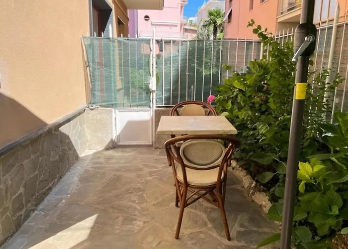 Joivy Little Garden Gattorno Apartmán *